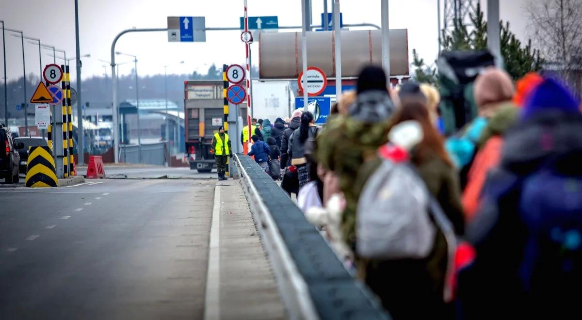 Napływ uchodźców z Ukrainy. Prof. Szymanowski: grupa V4 bardzo dobrze daje sobie radę