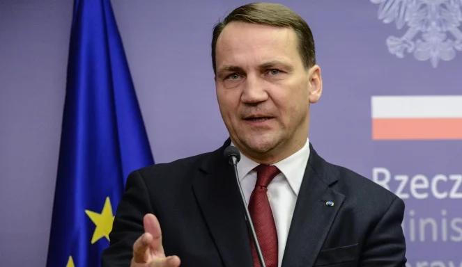 Sikorski: Janukowycz ma 24 godziny na podpisanie zmian w konstytucji