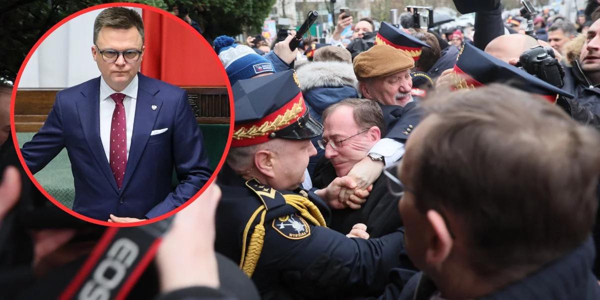 Szarpanina przed Sejmem. Hołownia zapowiada kary dla posłów. "Dopuścili się hańbienia munduru"