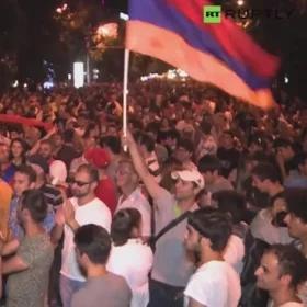 Armenia: policja zatrzymuje protestujących w centrum Erywania