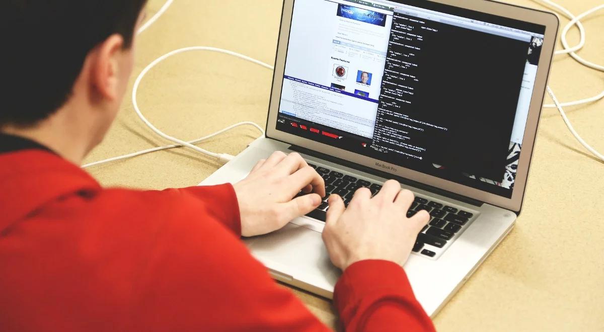 Można uchronić się przed internetowymi trollami