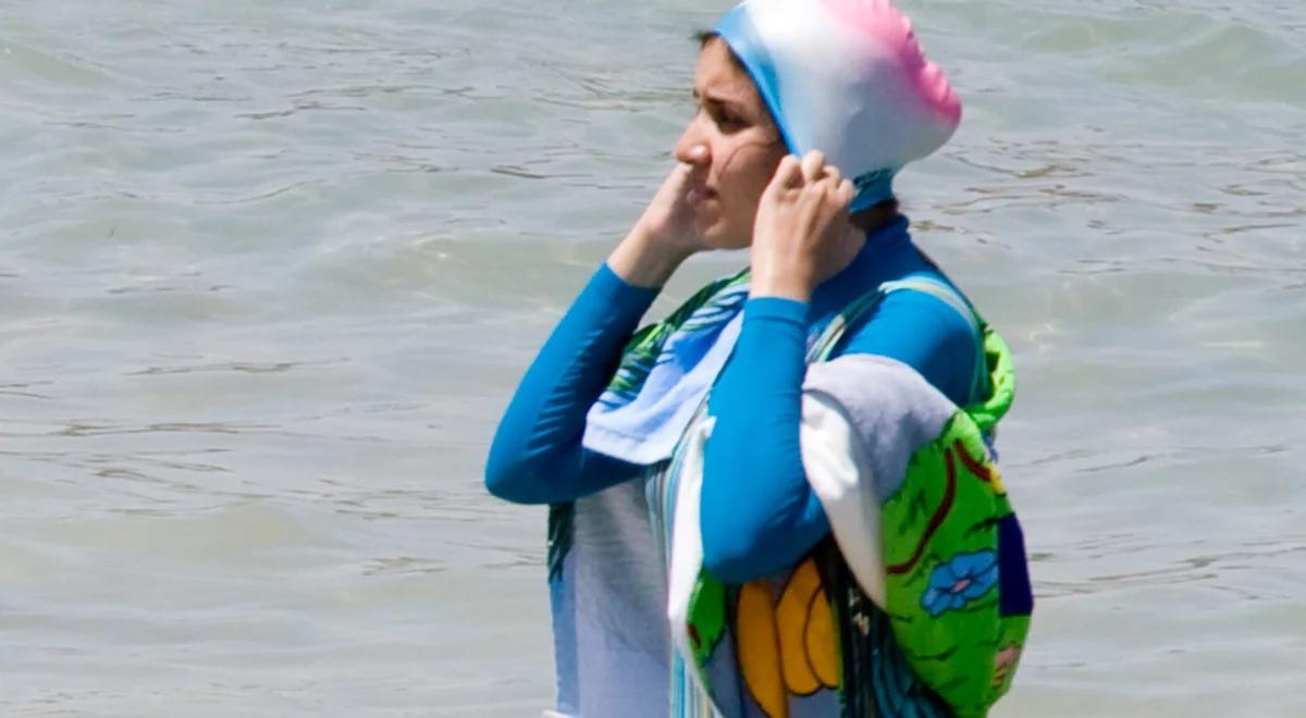 Francja zabrania burkini na plażach. Niemcy chcą zakazać burki