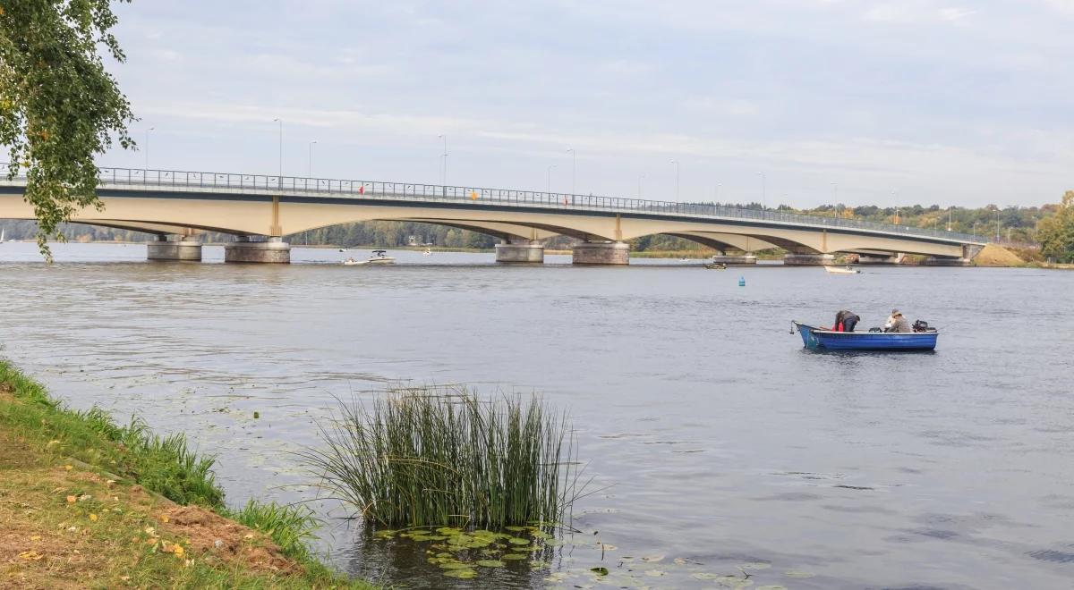 Mazowieckie: kolejny wyciek oleju do Narwi. Inspektorzy jadą na miejsce