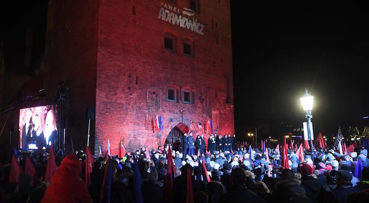 Odsłonięcie tablicy i modlitwa. Gdańszczanie uczcili pamięć Pawła Adamowicza