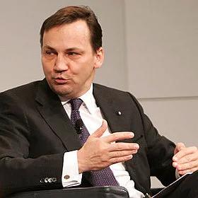 Sikorski do sędziów: karać bandyterkę kibolską