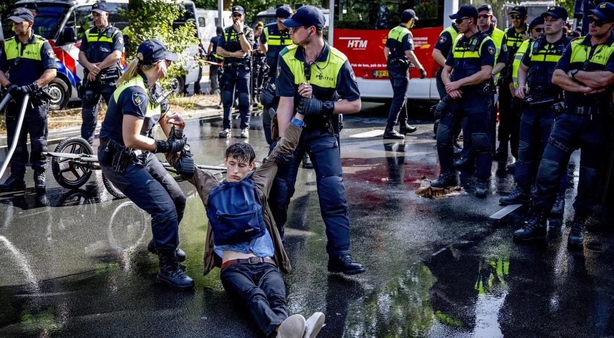 Holandia: policja aresztowała setki aktywistów klimatycznych. Użyto armatek wodnych