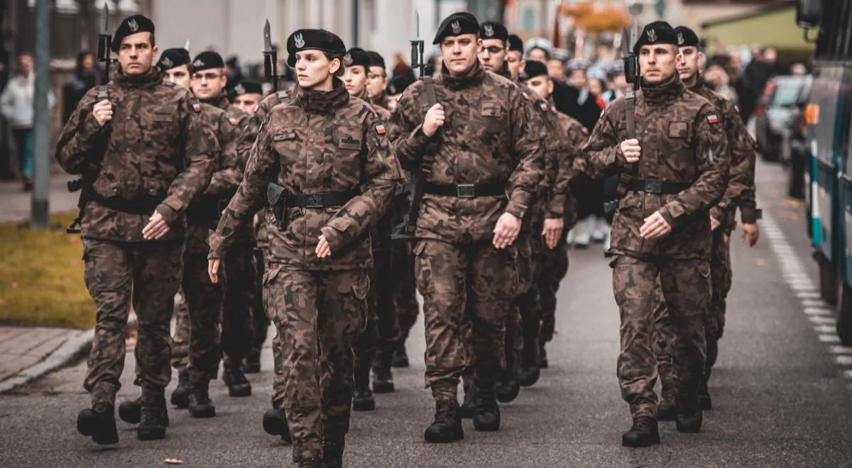 Szef MON: nie zważajcie na celebrytów związanych z opozycją, stójcie murem za polskim mundurem