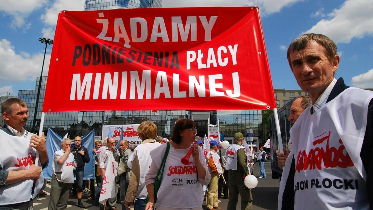 Pensja minimalna. Jak rosła, jaka będzie podwyżka i kto nam jej zazdrości w UE?