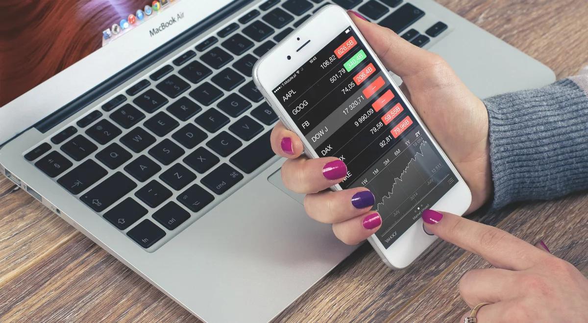Koronawirus nabija zyski i zapewnia rozwój firmom technologicznym