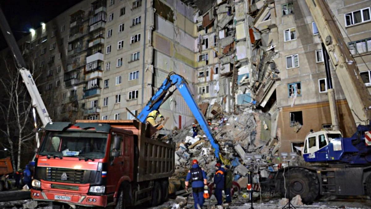 Rosja: pod gruzami w Magnitogorsku znaleziono żywe niemowlę. "To cud"