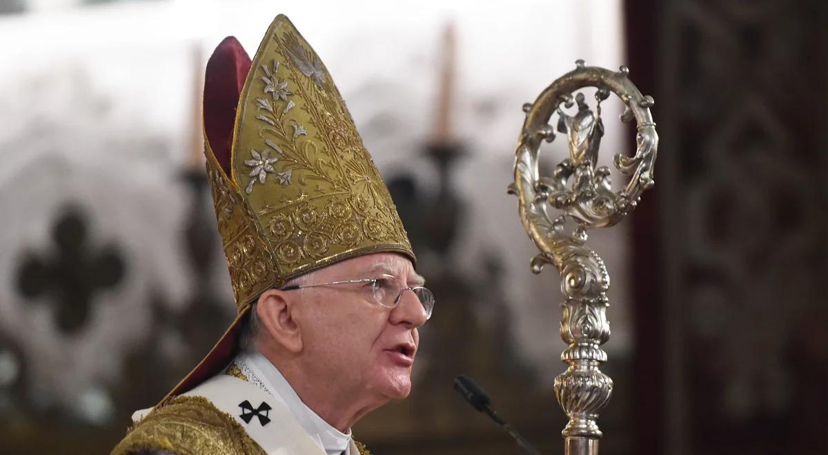 Nuncjusz apostolski przekazał abp. Jędraszewskiemu paliusz