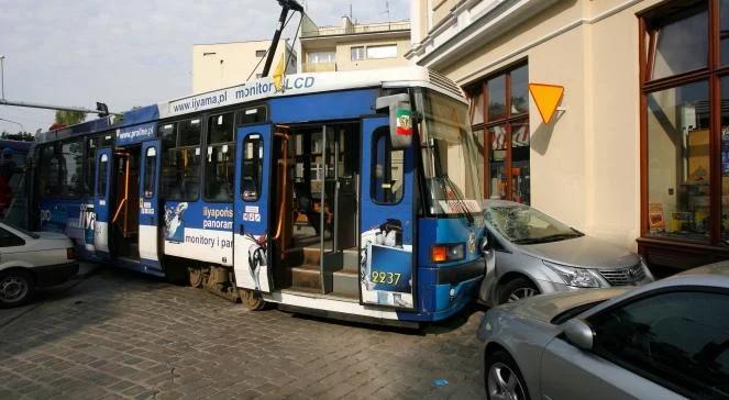 Rozpędzony tramwaj wypadł z szyn we Wrocławiu