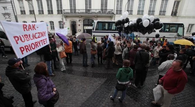 Arłukowicz wyszedł do demonstrantów. "Współpracujmy"