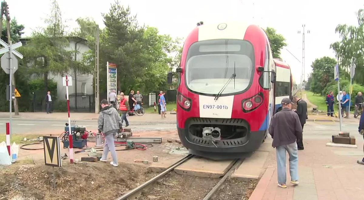 Wypadek na przejeździe w Grodzisku Maz. Ciężarówka uderzyła w pociąg WKD