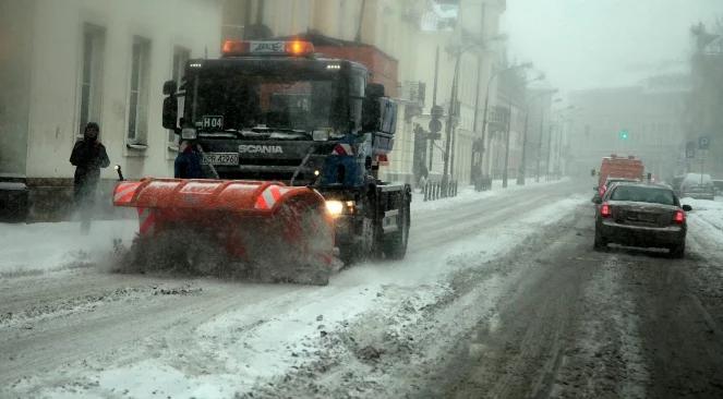 Zima nie odpuszcza. Trudne warunki na drogach