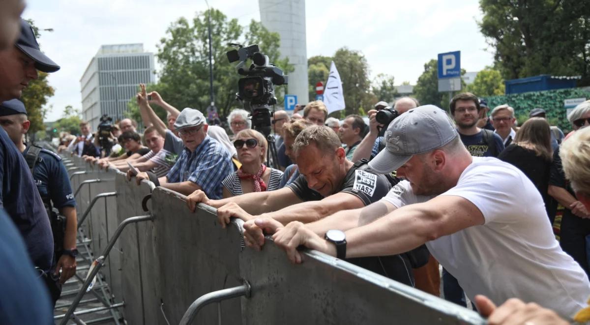 Joanna Schmidt wwiozła dwie osoby w bagażniku na teren Sejmu. Jest zawiadomienie do prokuratury 