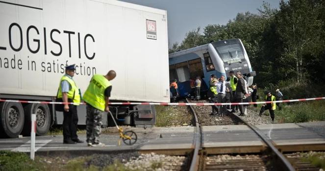 Lubelszczyzna: tir zderzył się z szynobusem