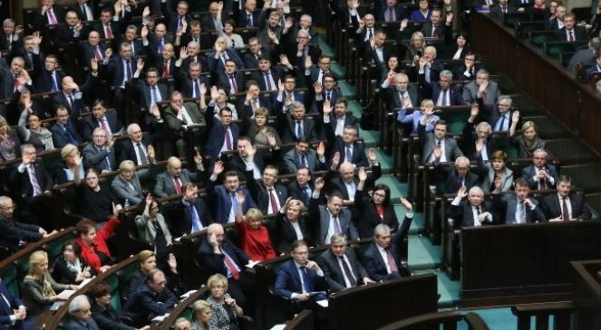 Budżet wyda mniej na partie? Są na to szanse