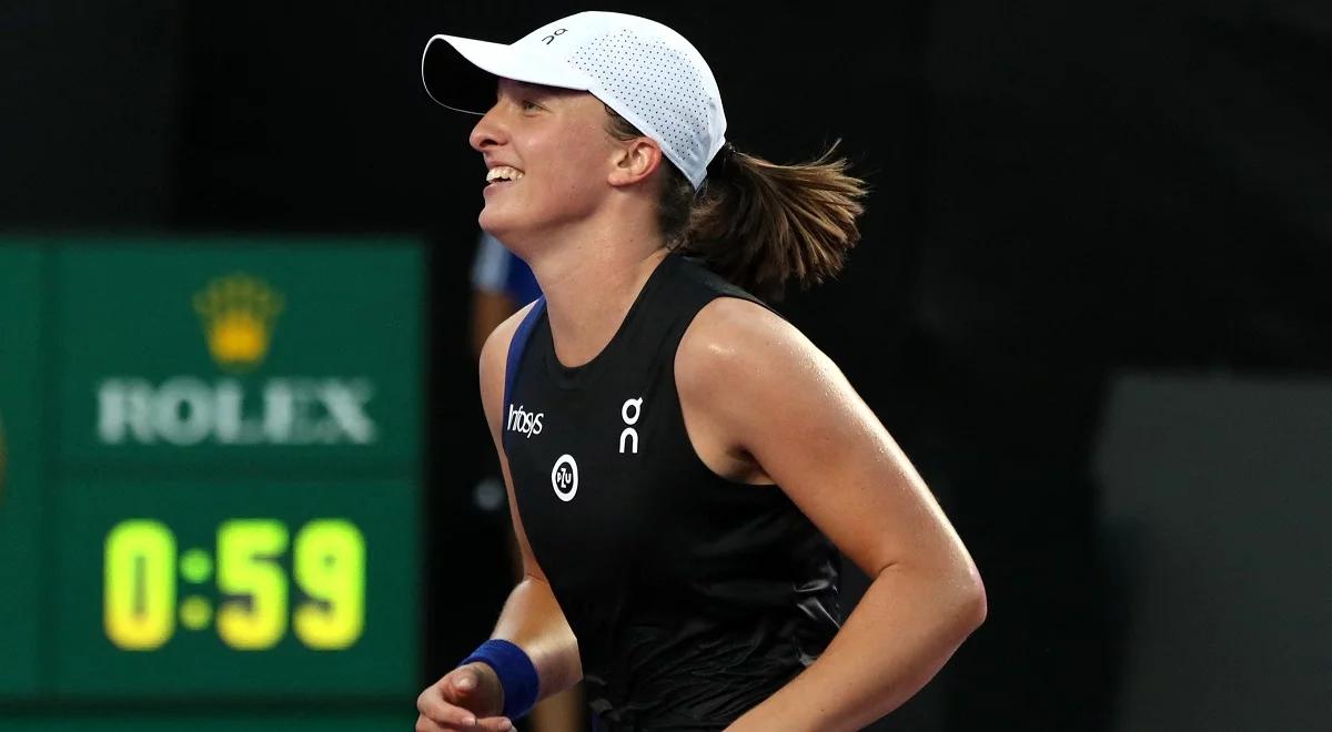 WTA Finals: rozśpiewana Iga Świątek świętuje sukces. Nie sposób się nie uśmiechnąć [WIDEO]