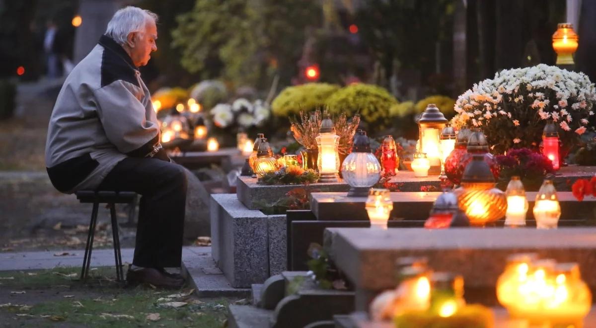 Dzień Zaduszny. Wspomnienie Wszystkich Wiernych Zmarłych. "Czas zadumy, nostalgii i tęsknoty"