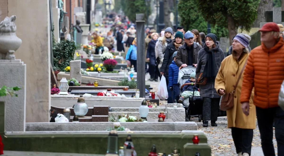 Wszystkich Świętych wypada w sobotę. Co z dniem wolnym? Wyjaśniamy