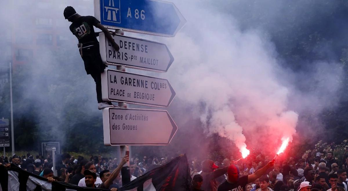 Kradzieże, rozboje i zamieszki we Francji. Premier: czy taki obraz chcielibyśmy widzieć w Polsce?