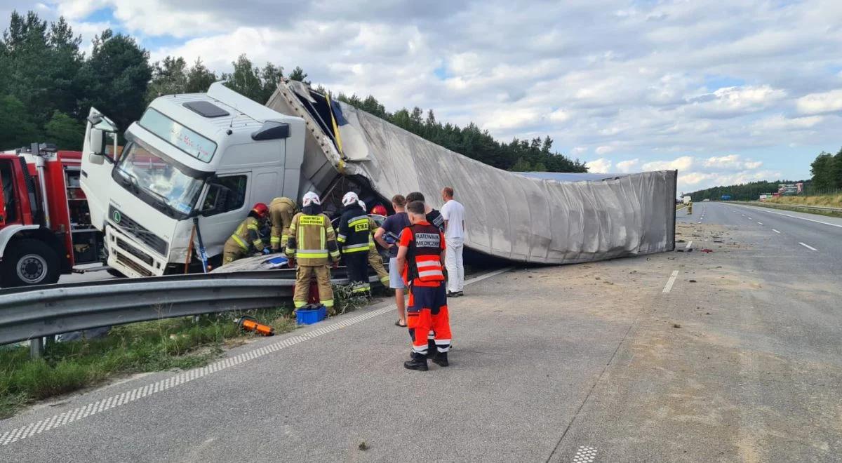 Wypadek na A1. Tir zmiażdżył bmw. W środku osobówki 38-latek z dzieckiem