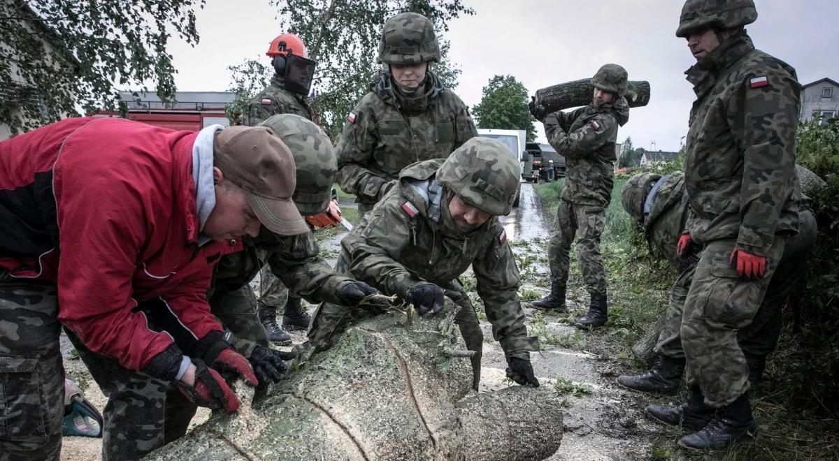 Szef MON: wojsko jest gotowe, by nieść pomoc pokrzywdzonym w powodzi