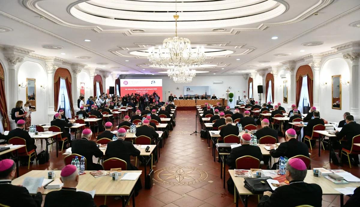 Prawda o przestępstwach seksualnych w Kościele w Polsce. O. Adam Żak SJ: trzeba "umeblować" głowy [WYWIAD]