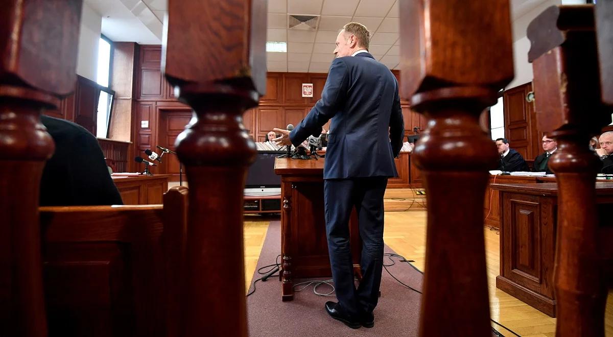 "Rozmowa na molo z premierem Putinem była kurtuazyjna". Donald Tusk zeznawał przed sądem