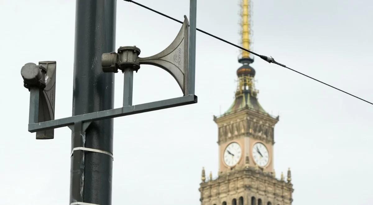 Dlaczego 1 sierpnia wyją syreny i biją dzwony w Warszawie? To wieloletnia tradycja