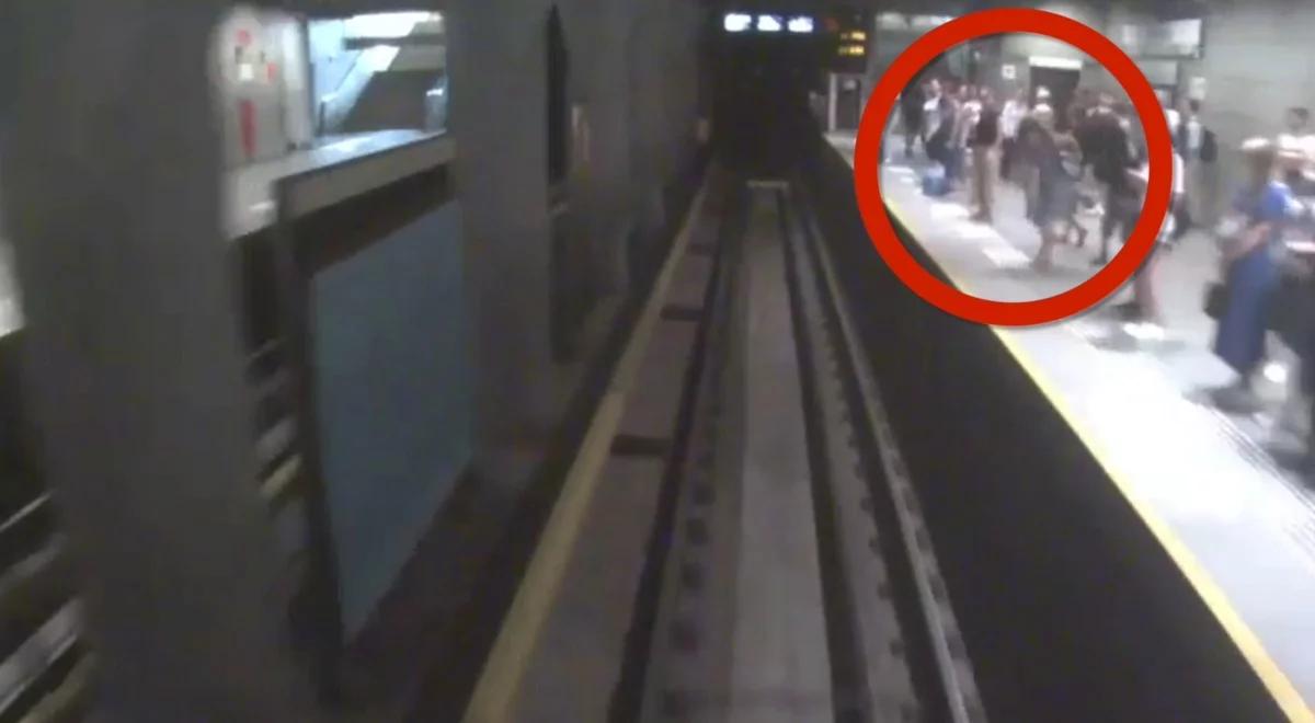 Warszawa. Próbował wepchnąć kobietę pod pociąg metra. Jest nagranie