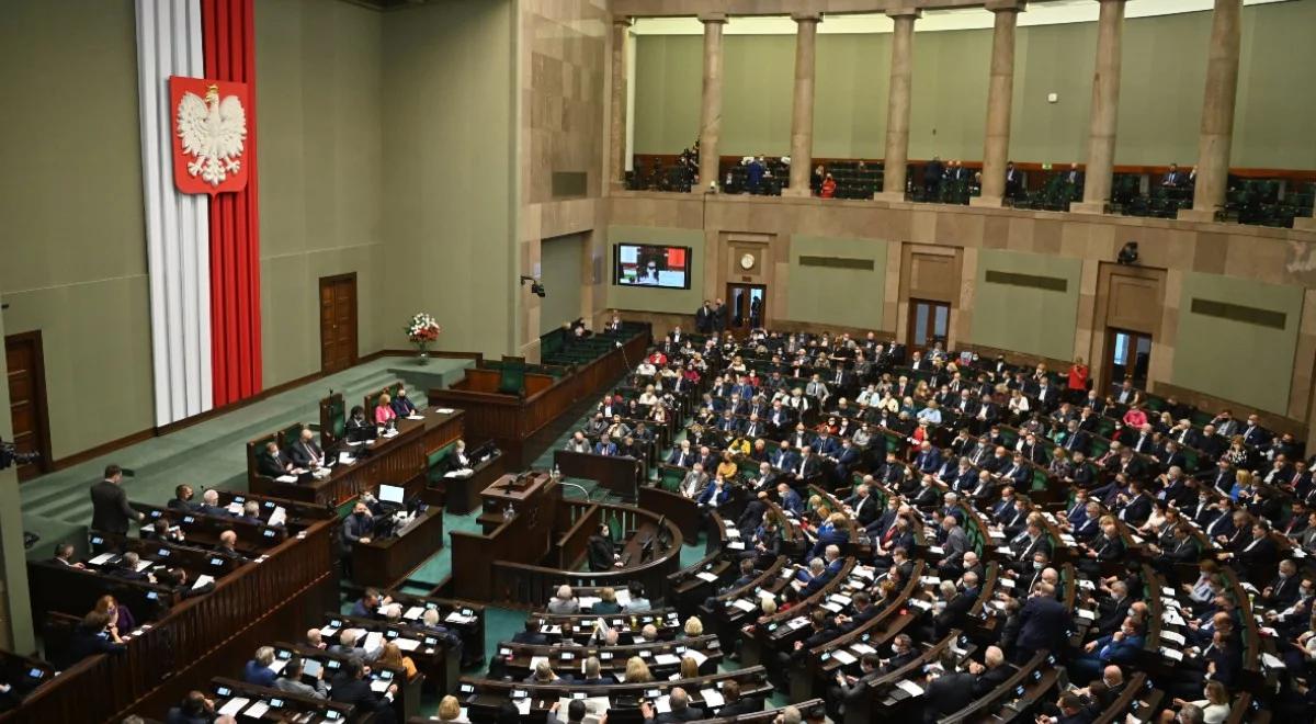 Sześć ugrupowań w Sejmie, PiS z najwyższym poparciem. Zobacz nowy sondaż