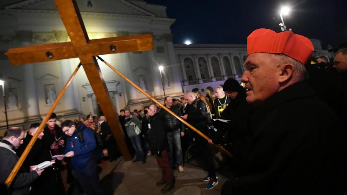 Liturgia Męki Pańskiej. "Krzyż jest znakiem ofiarnej i prawdziwej miłości"