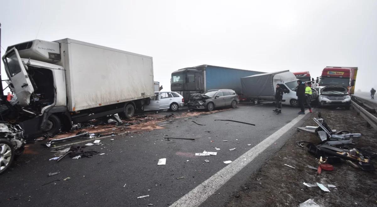 Autostrada A1 odblokowana po karambolach. 32 osoby z obrażeniami