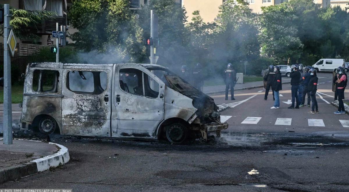 Starcia między grupami imigrantów w Dijon. Spłonęły samochody, ostrzelano policję