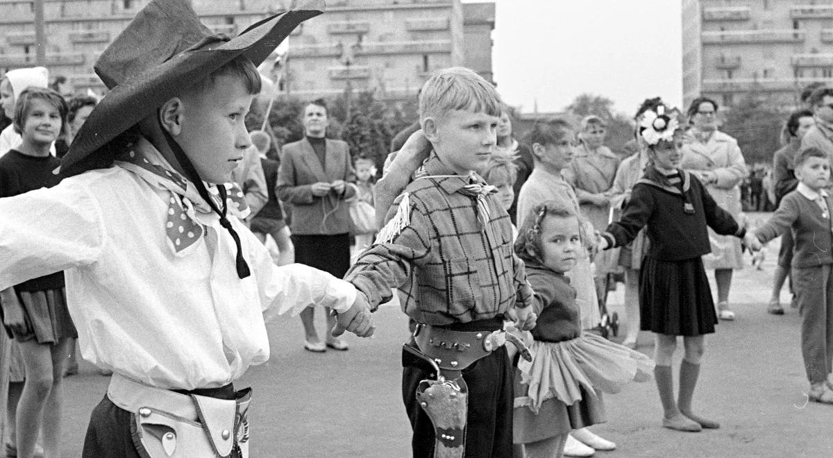 Dzień Dziecka w PRL-u. "Krysia namalowała dziewczynkę na traktorze"