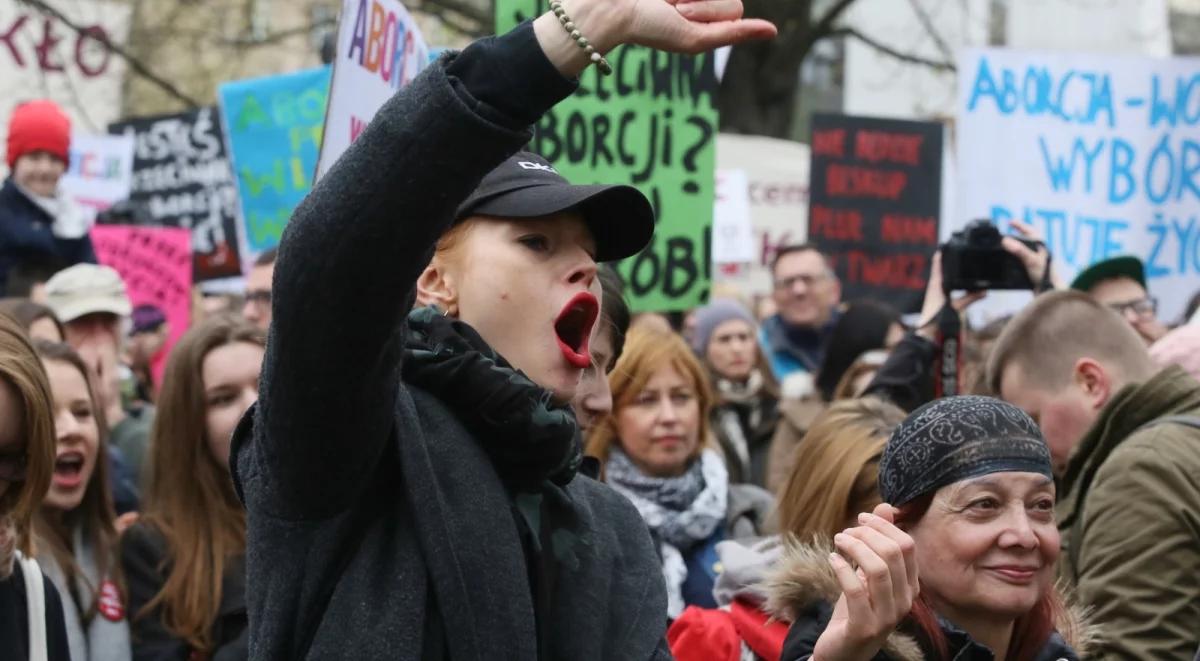 "Odzyskać wybór". Kobiety wyrażają sprzeciw wobec zaostrzenia ustawy aborcyjnej