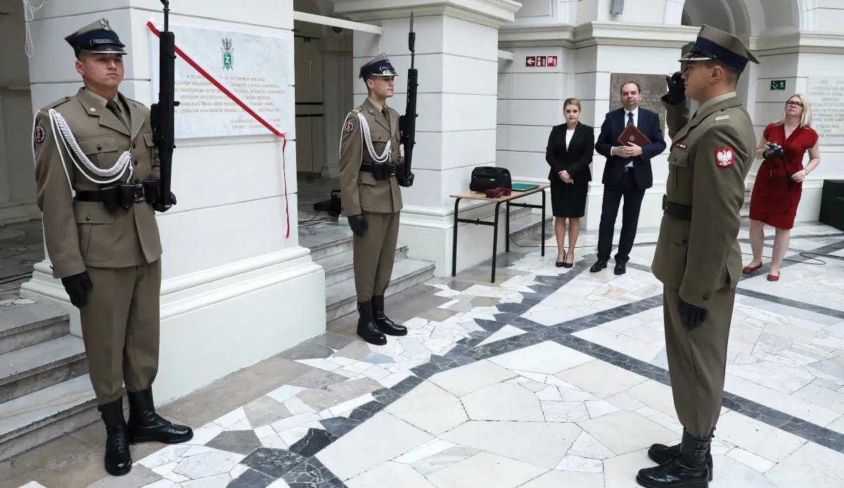 Warszawa: odsłonięto tablicę upamiętniającą 90-lecie Związku Sybiraków