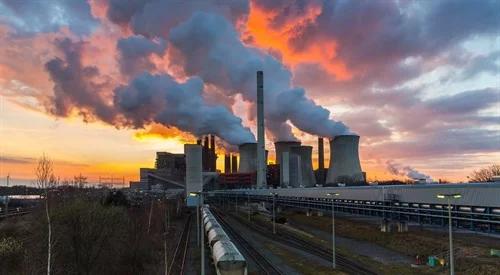 Firmy coraz więcej inwestują w OZE i chcą zmniejszyć swój ślad węglowy