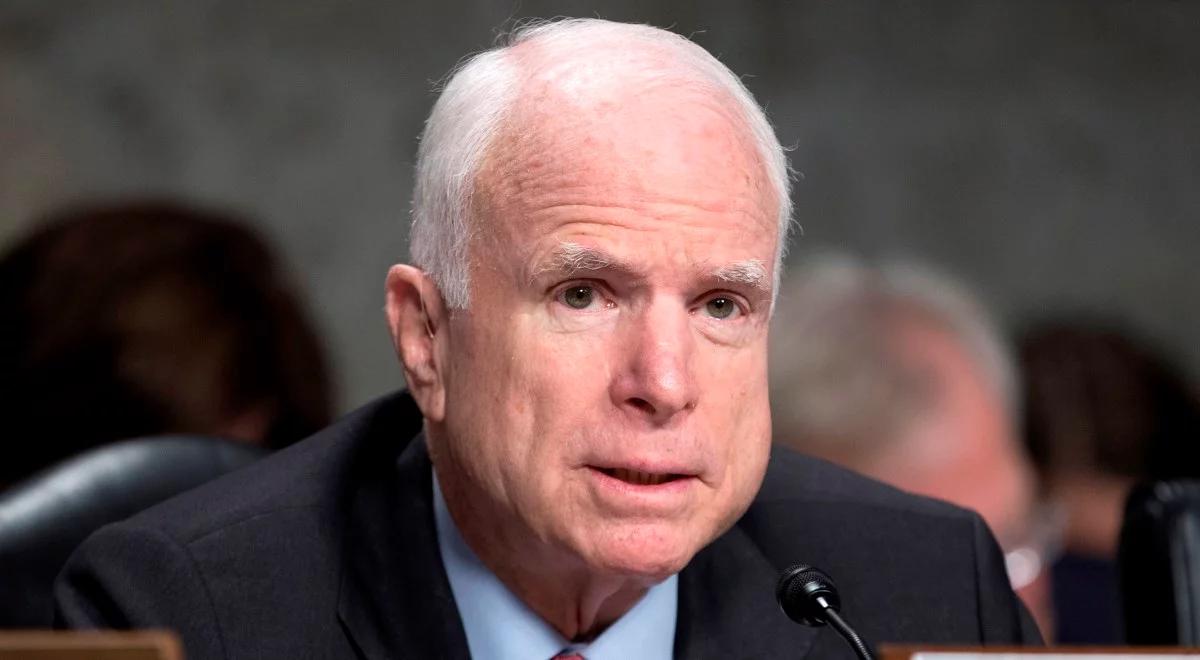 Chory na raka mózgu senator John McCain postanowił przerwać terapię