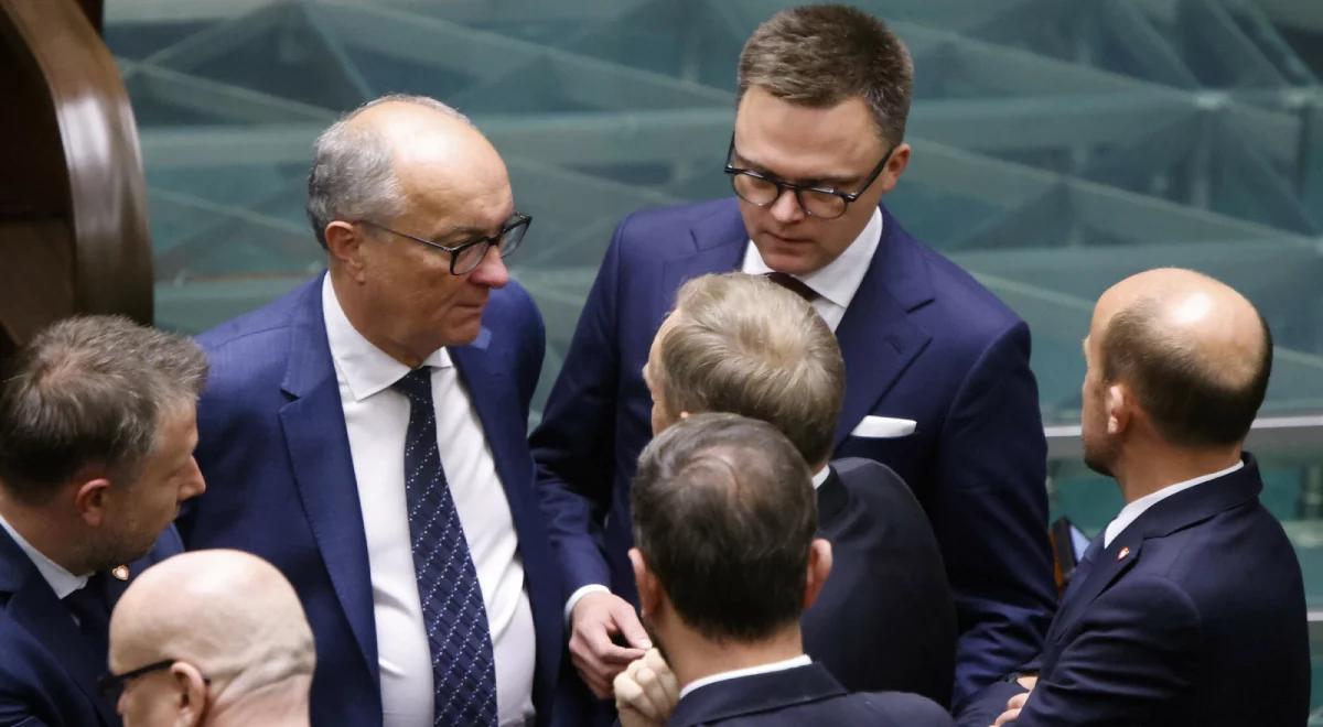 Rekonstrukcja rządu w cieniu nieufności. Politolog: największy błąd Hołowni