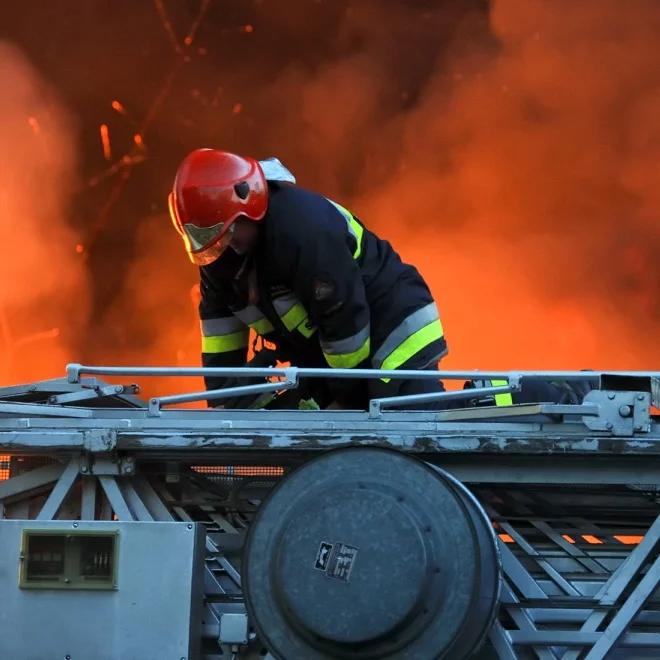 Pożar odpadów pod Toruniem. Utrudnienia w ruchu na DK10