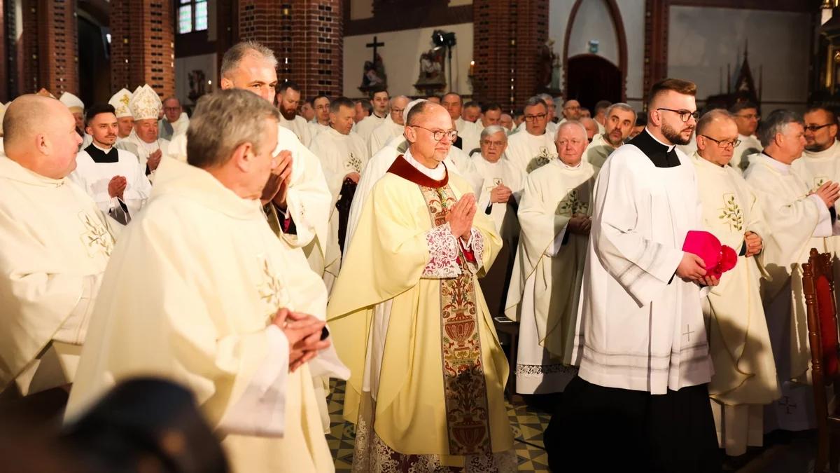 Sakra biskupia i ingres bp. Odera. Andrzej Duda: świadectwo życia Jana Pawła II jest nam bardzo potrzebne