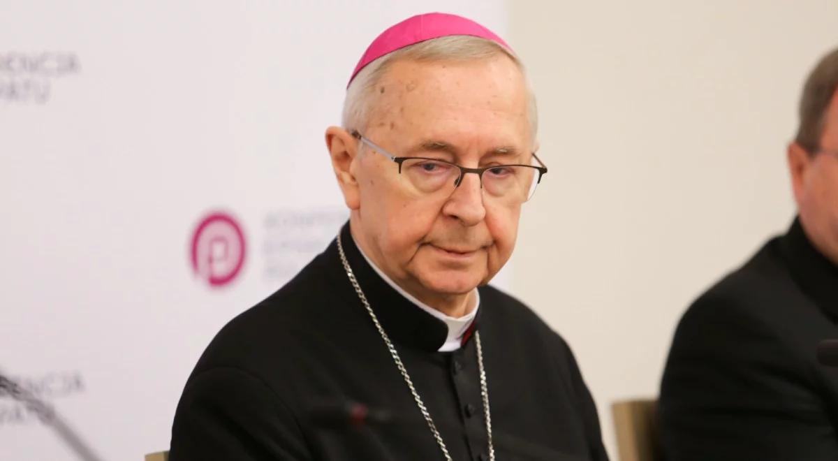 Abp Stanisław Gądecki wyszedł ze szpitala po zabiegu. "Czuje się dobrze"