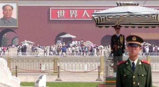 Chińscy studenci demonstrują na placu Tiananmen