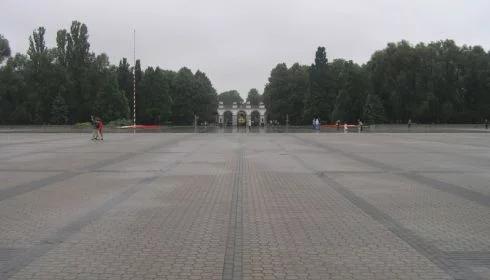 W stolicy na Placu Piłsudskiego podpaliła się kobieta