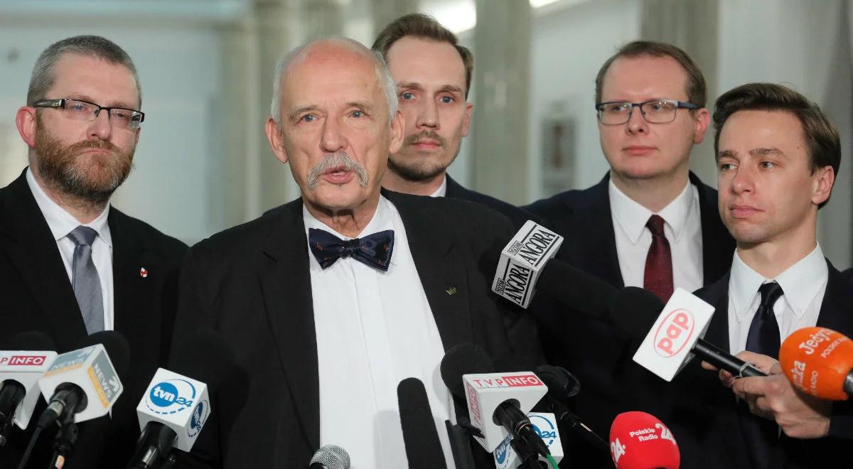 Wprost.pl: gigantyczne pensje liderów Konfederacji. Janusz Korwin-Mikke odpowiada