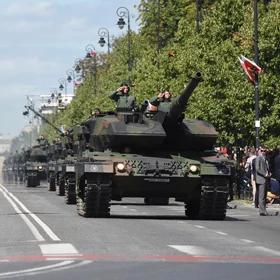 Święto Wojska Polskiego. Uroczystości zwieńczyła wielka defilada wojskowa na ulicach stolicy