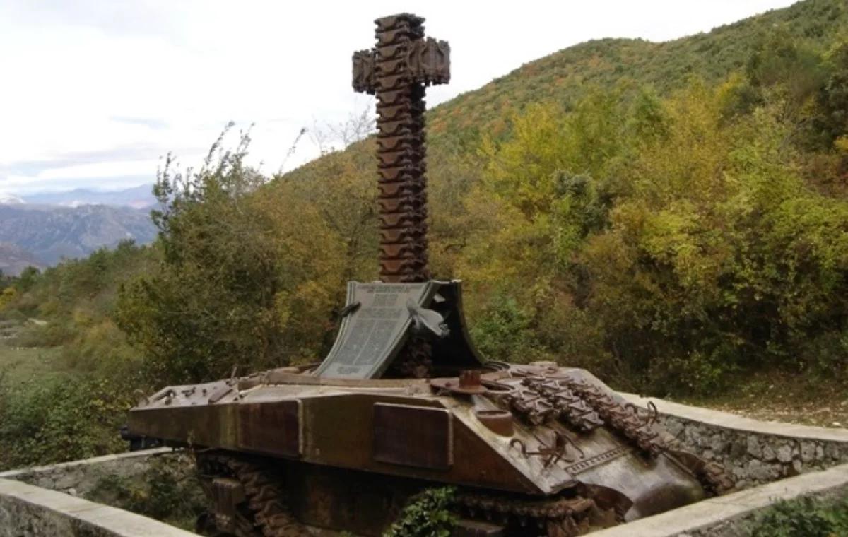 Monte Cassino: złodzieje rozkradają polski czołg-pomnik